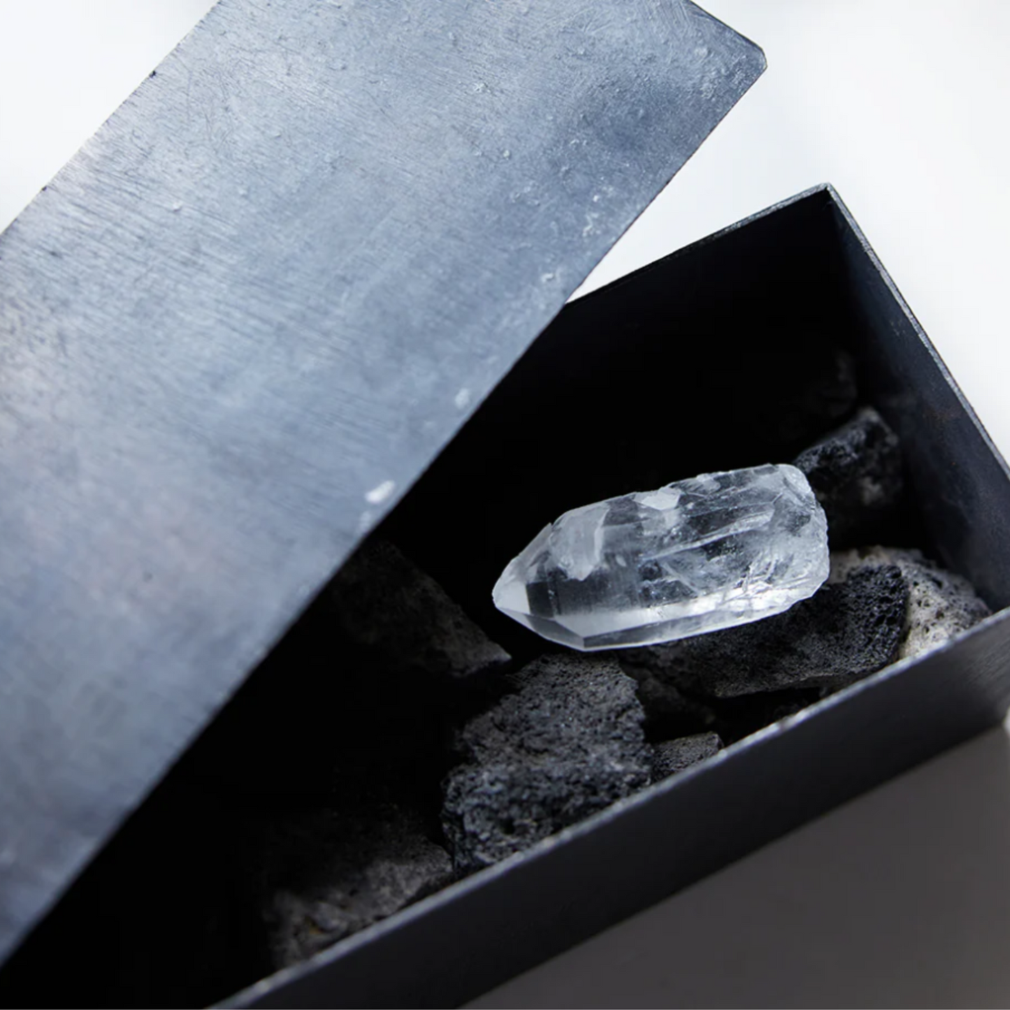 MAD ET LEN I BLACK BOX POTPOURRI WITH SODALITE CRYSTALS I