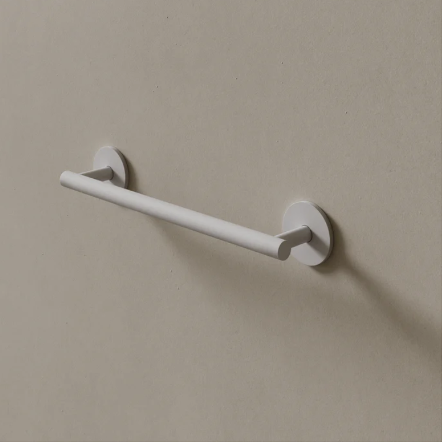 ELEMENTO BATH | 16" STRAIGHT TOWEL ROD | $309.65 - $375.96