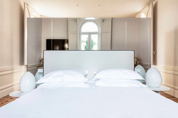 SOIGNE QUEEN BED - $9,600.40