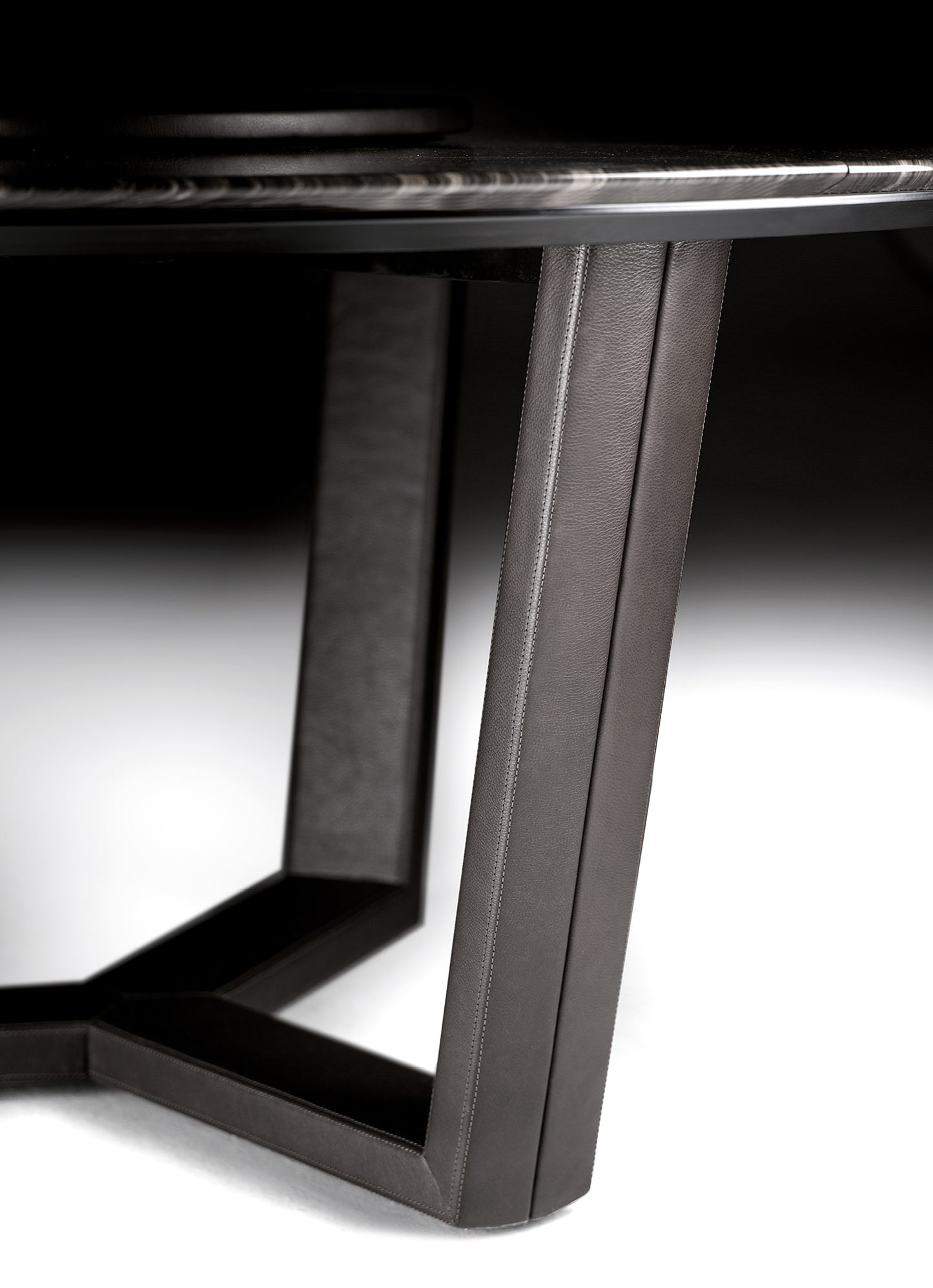 B 140 DINING TABLE