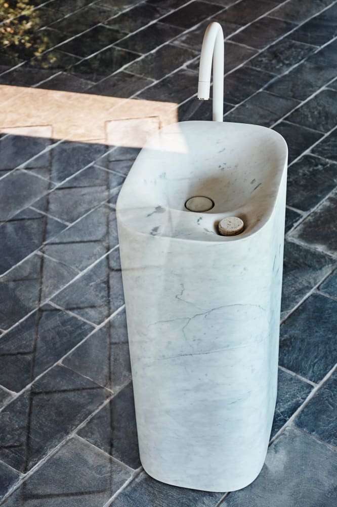 AGAPE | NIVIS COLUMN WASHBASIN | $27,662.00 - $33,194.70 - $