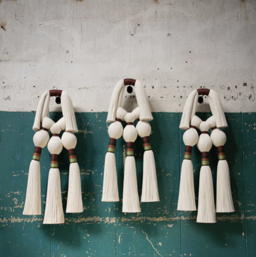 TRES BRUJITAS - $3988,00