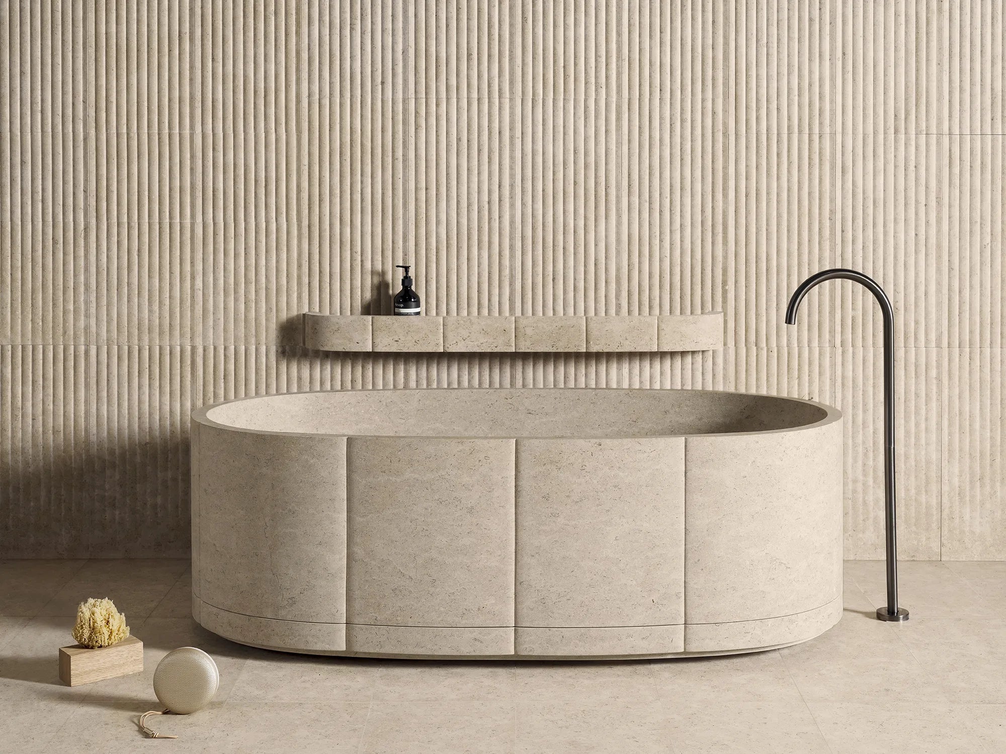 LUCE DI CARRARA | SARTORIALE BATHTUB | $58,461.39 - PIETRA CASA