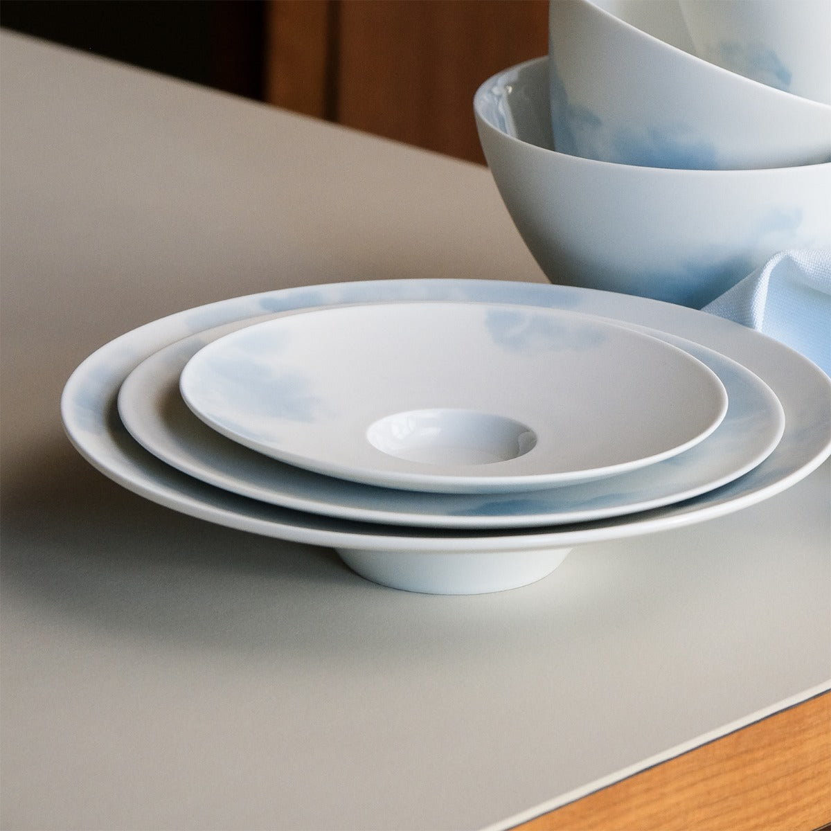 Hering Berlin Waves & Clouds Saucer