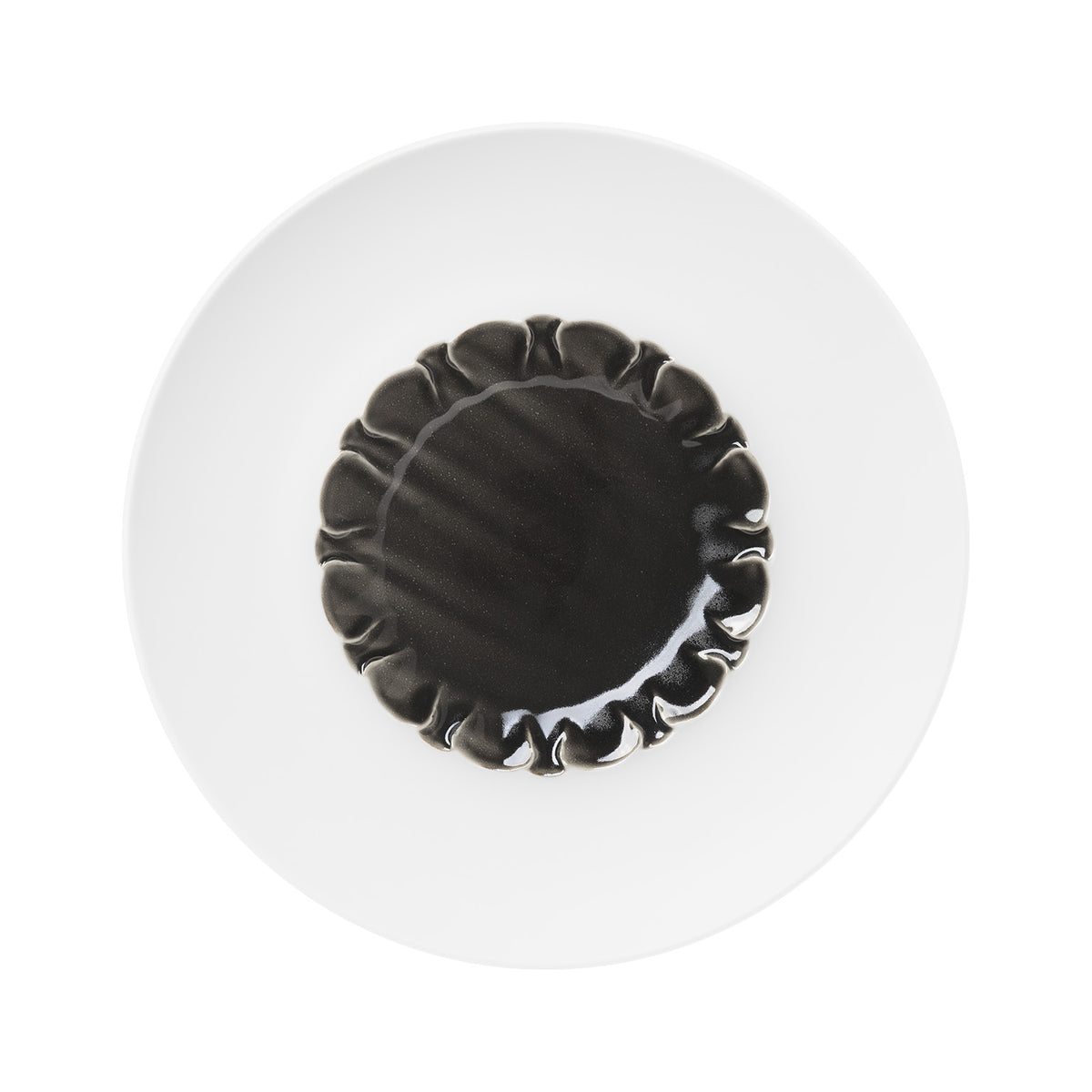 Hering Berlin Evolution Rimmed Plate With Structured Well