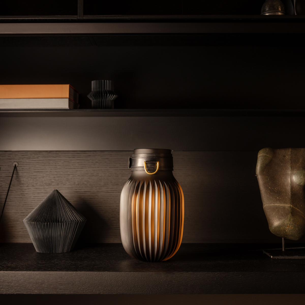 Heroine Vase Vivienne 32cm Cigar detail