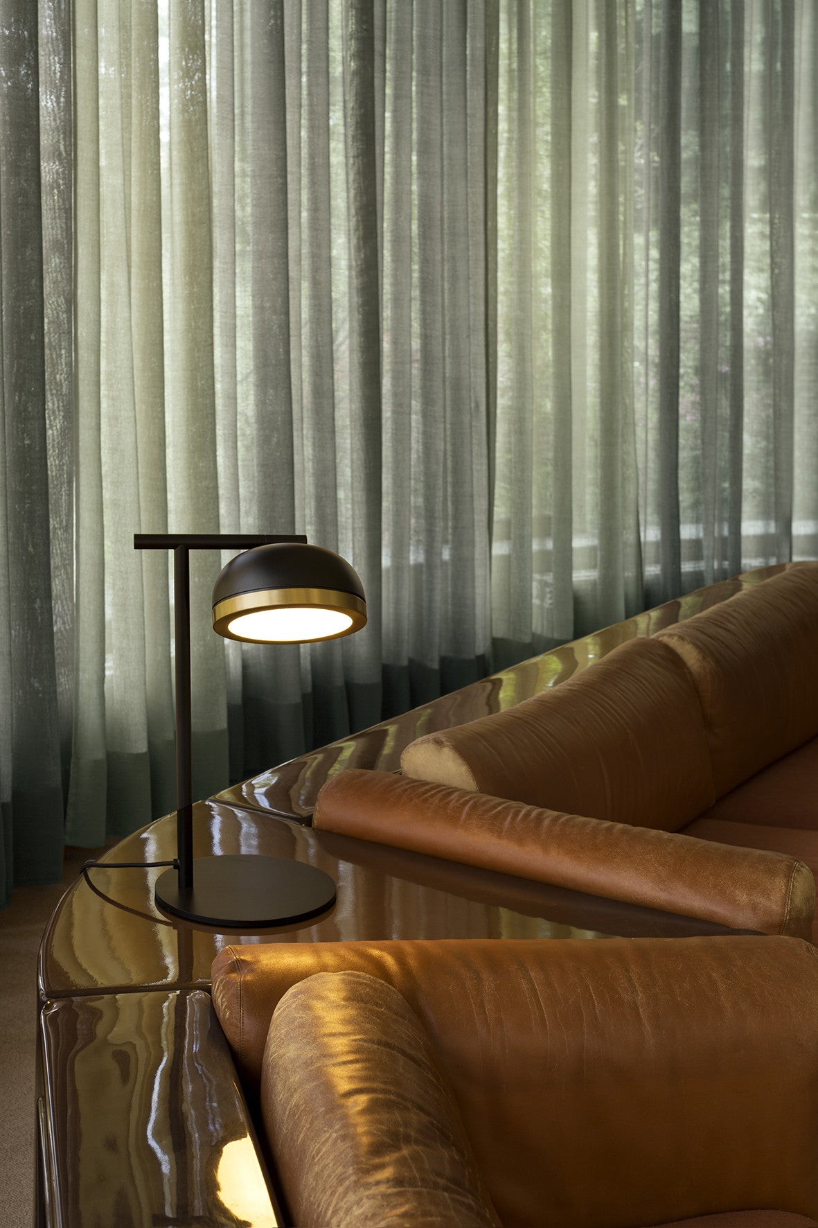Molly 556.32 table lamp by TOOY