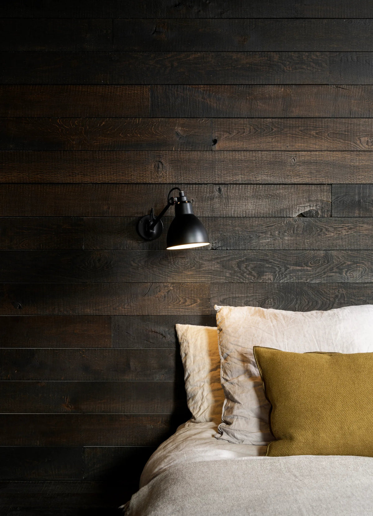 Lampe Gras N°104 wall lamp in room setting