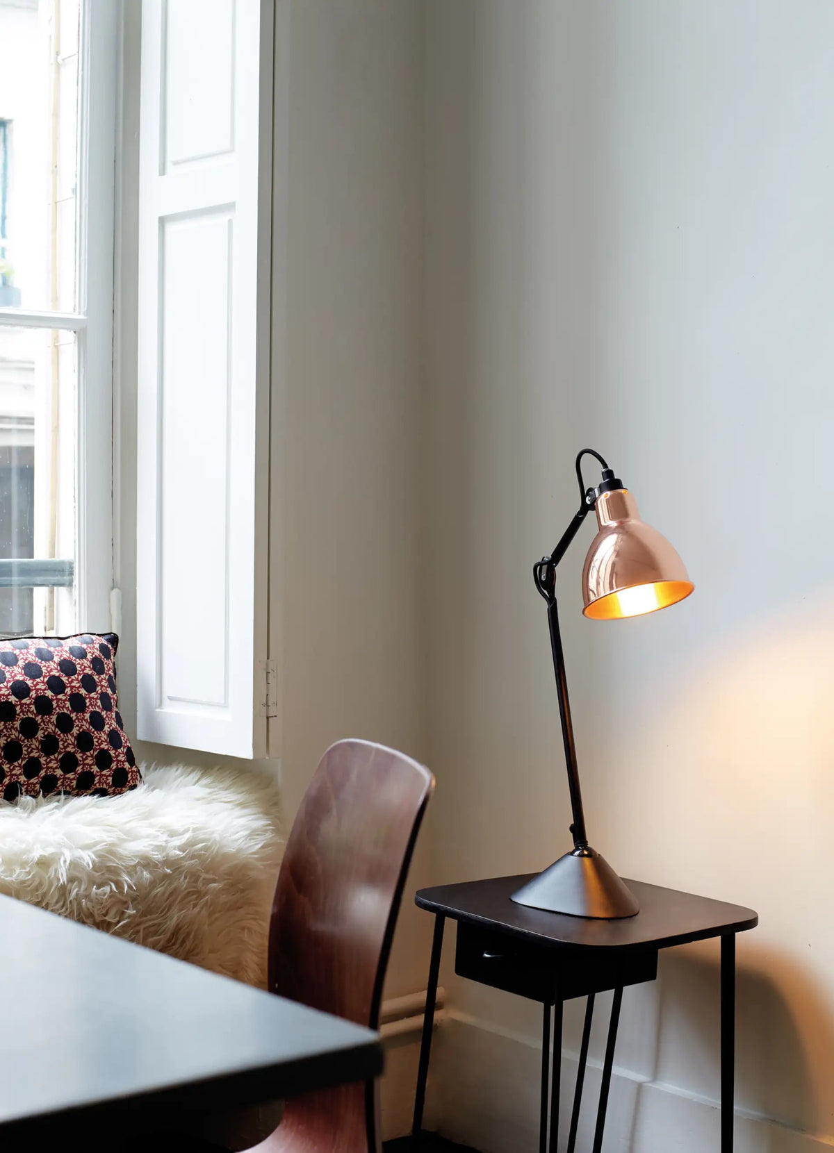 Lampe Gras N°205 table lamp in setting