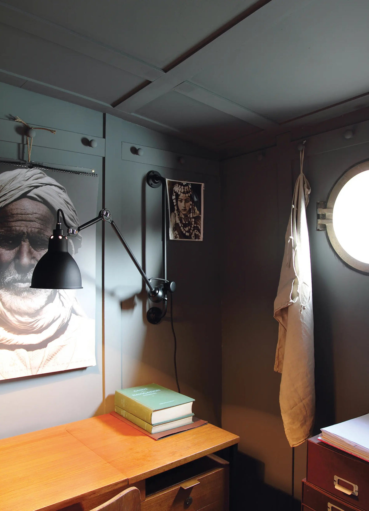 Lampe Gras N°210 wall sconce in setting