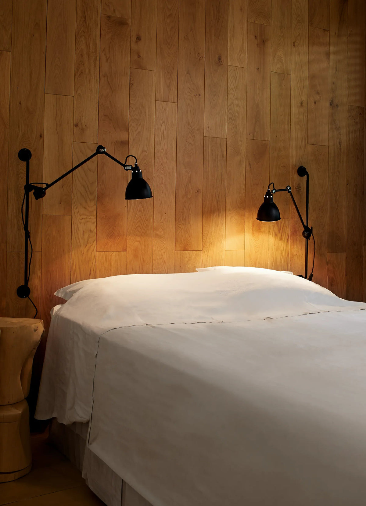 Lampe Gras N°210 wall sconce angle view