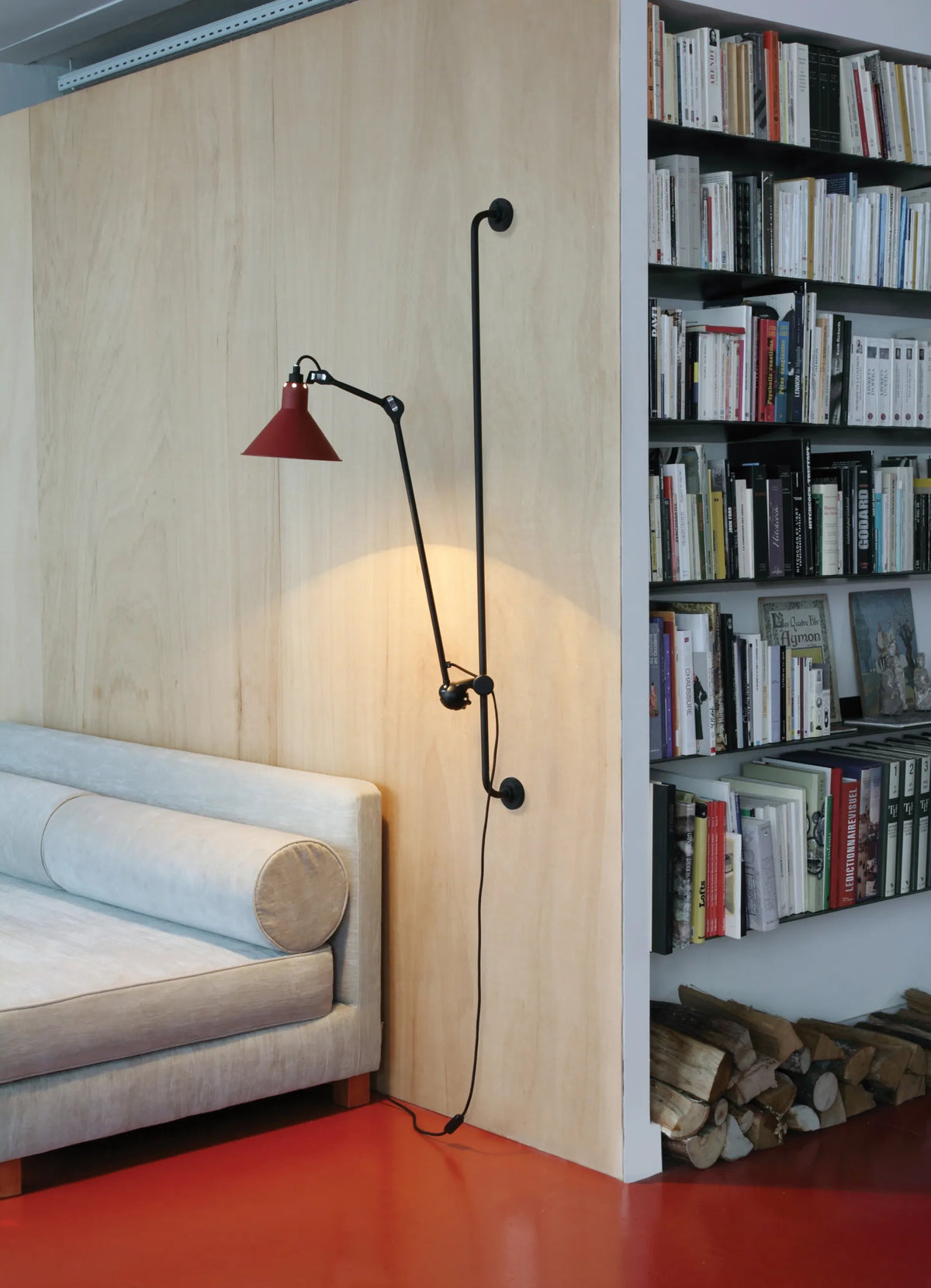 Lampe Gras N°214 wall sconce in setting
