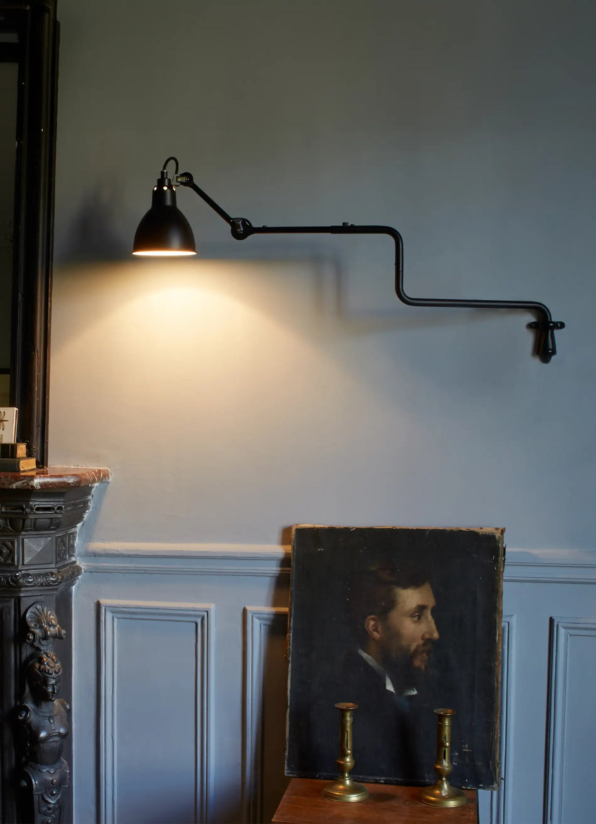 Lampe Gras N°303 wall sconce angle view