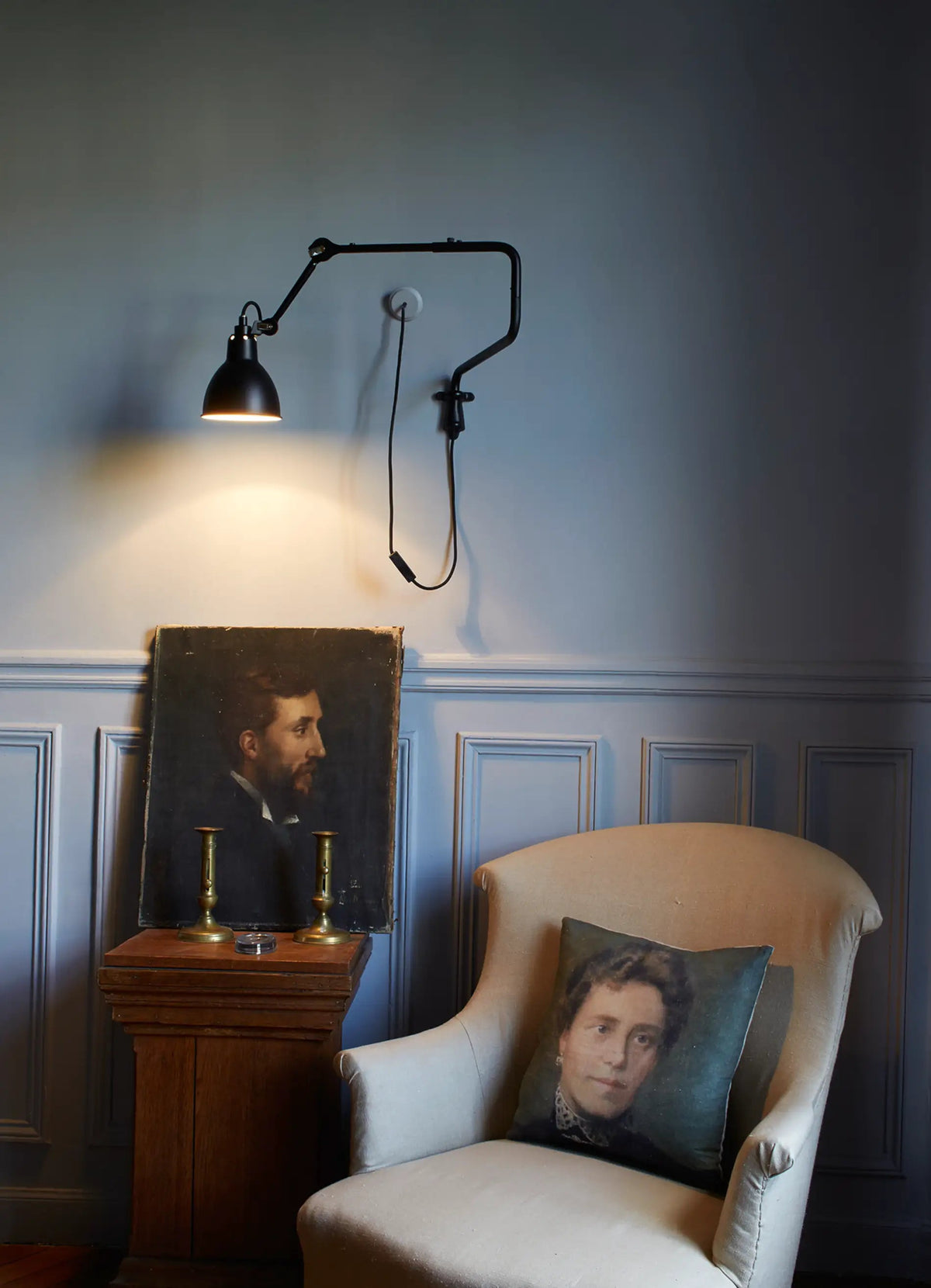 Lampe Gras N°303 wall sconce in setting