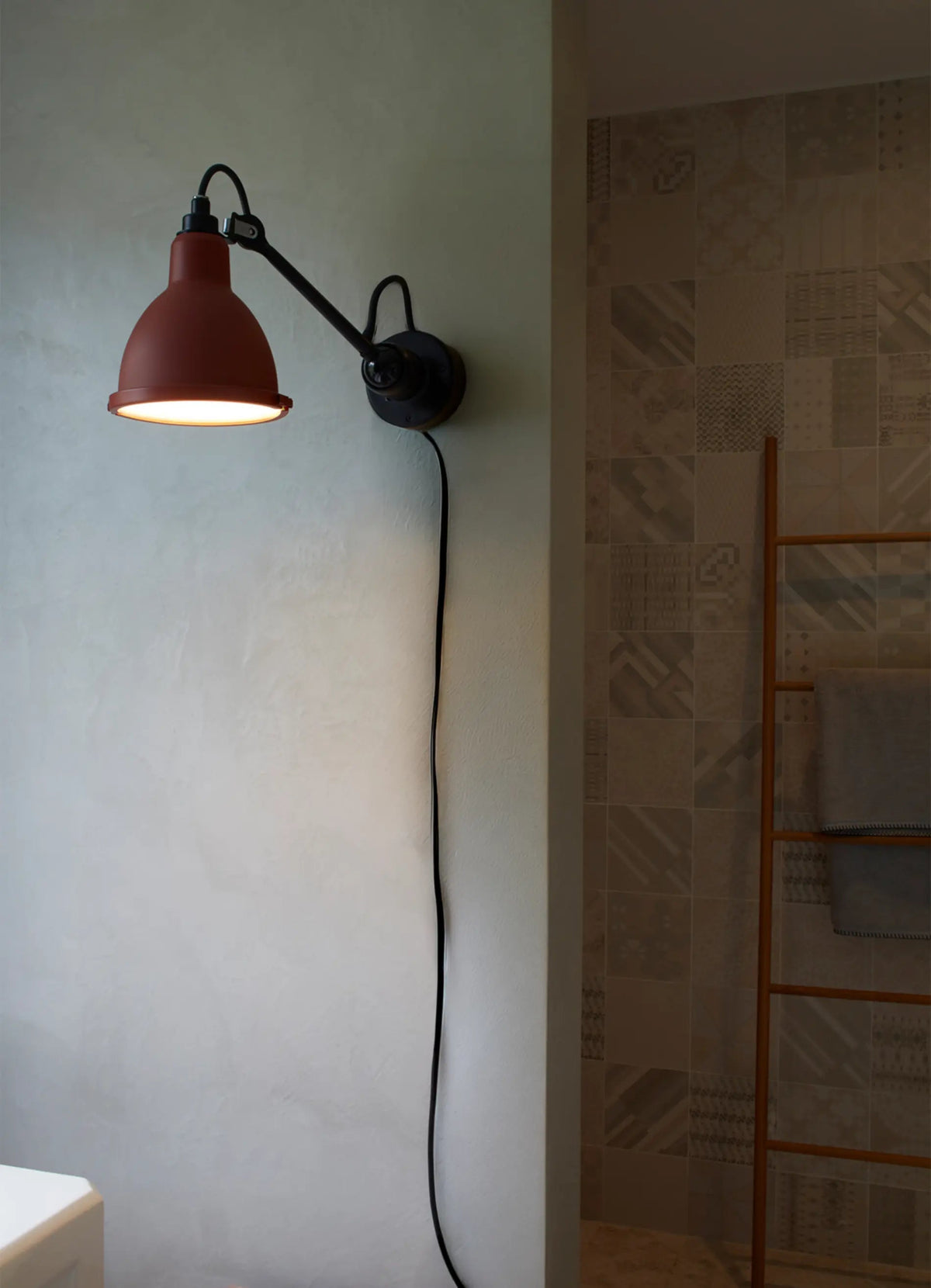 Lampe Gras N°304 wall sconce angle view
