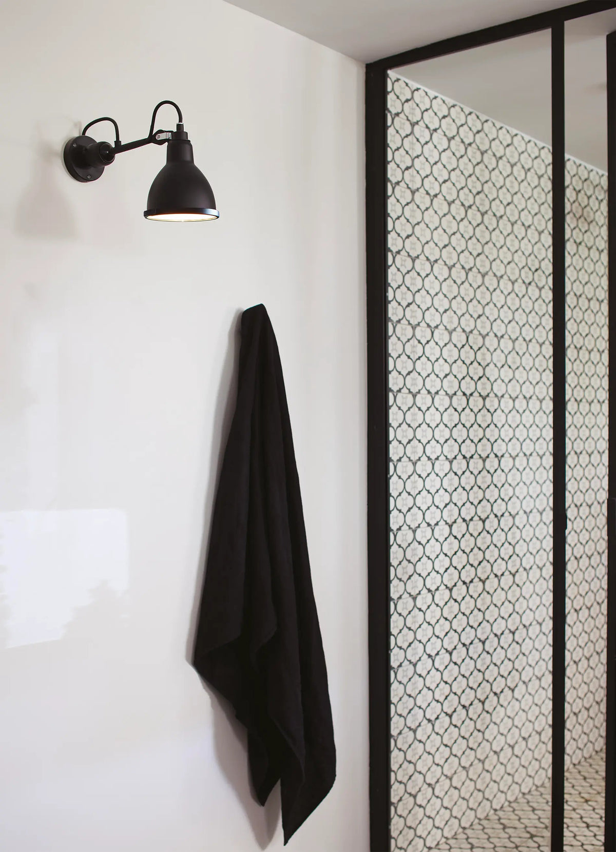 Lampe Gras N°304 Bathroom wall sconce detail