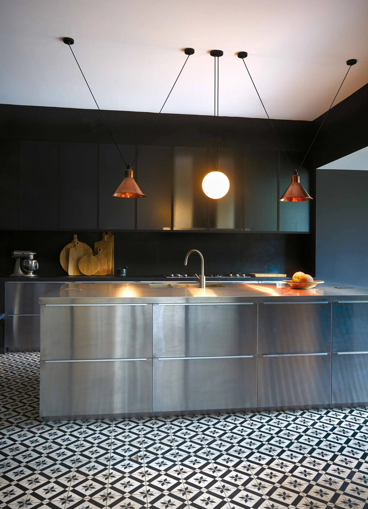 DCW Editions Acrobates De Gras N°323 - Conical shade detail
