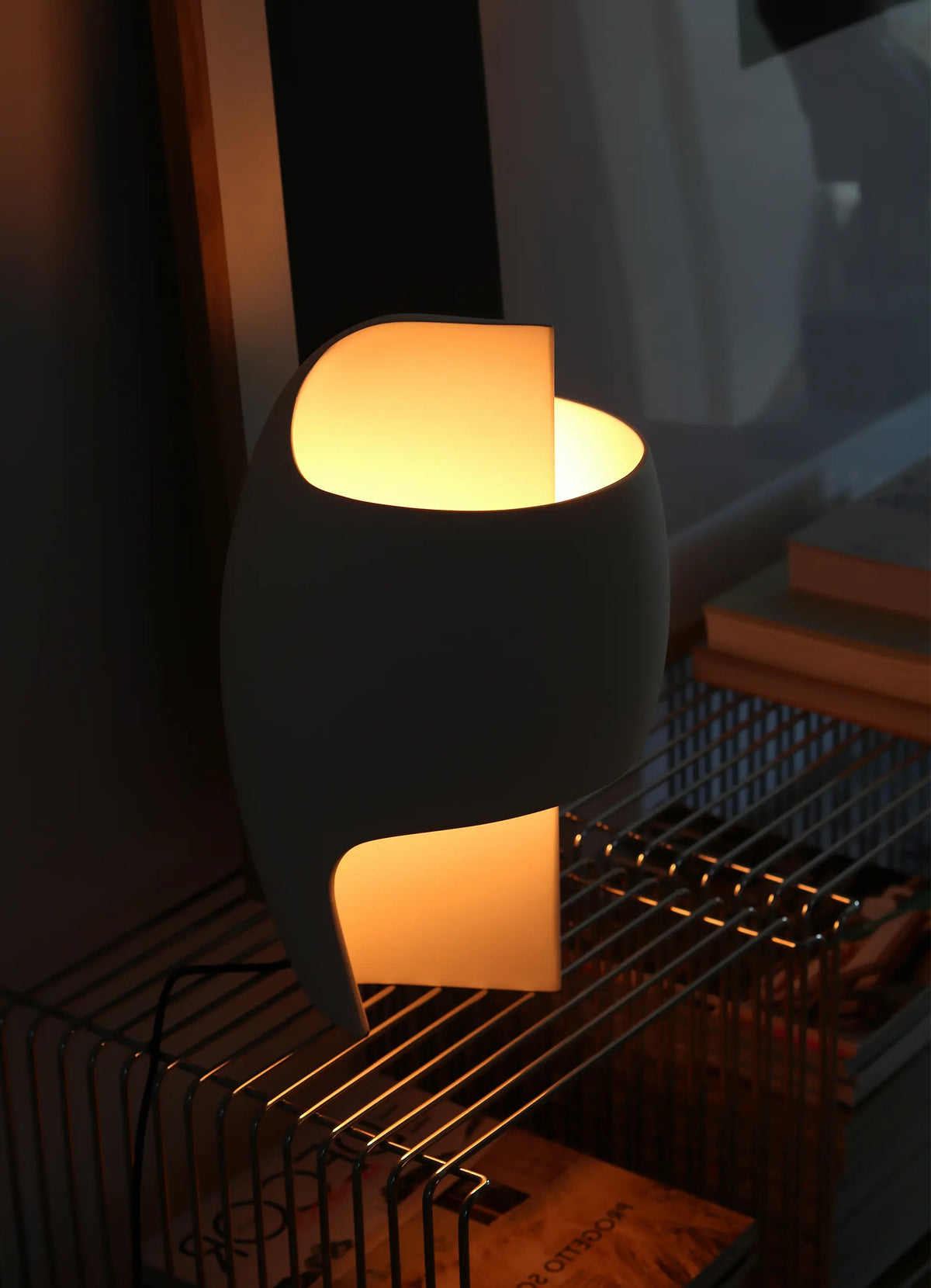 DCW La Lampe B Table Lamp detail
