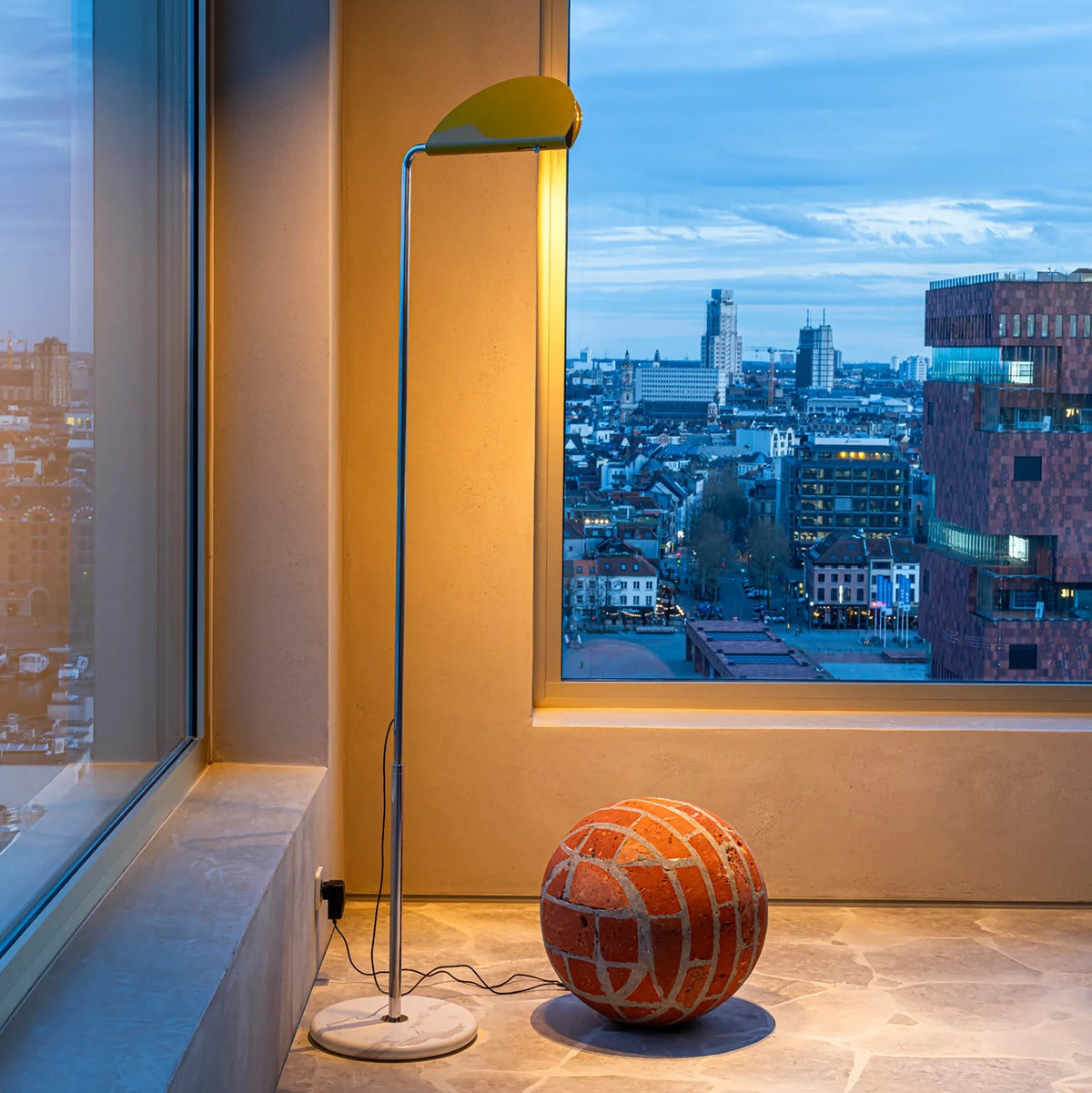 DCW Mezzaluna Floor Lamp detail