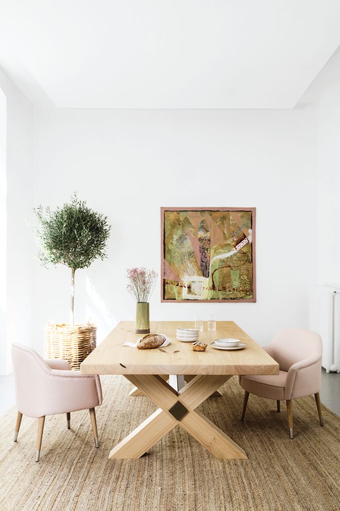 MIRAGGIO DINNING TABLE - $24,640.00