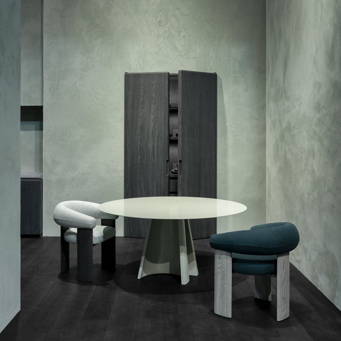 VAN ROSSUM | GOT ROUND DINING TABLE | $41,338.00 - $45,650.00