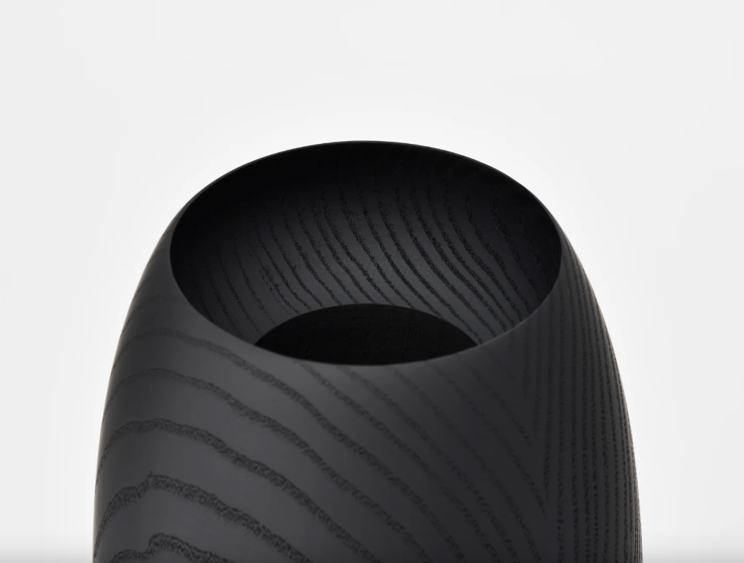 IWATA | FLUSSO VASE | $700.00 - $800.00