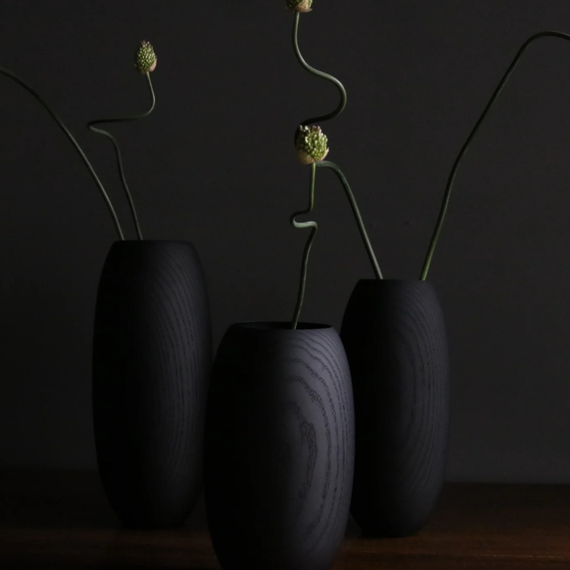 IWATA | FLUSSO VASE | $700.00 - $800.00