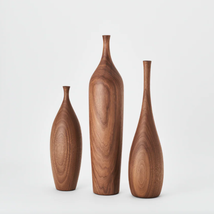 IWATA | LINEA VASE | $550.00 - $700.00