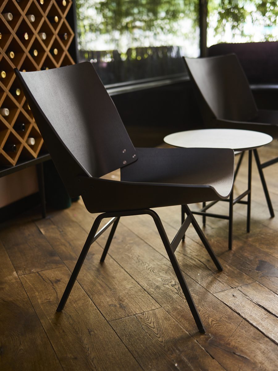 SQ Side Table with Shell lounge chair