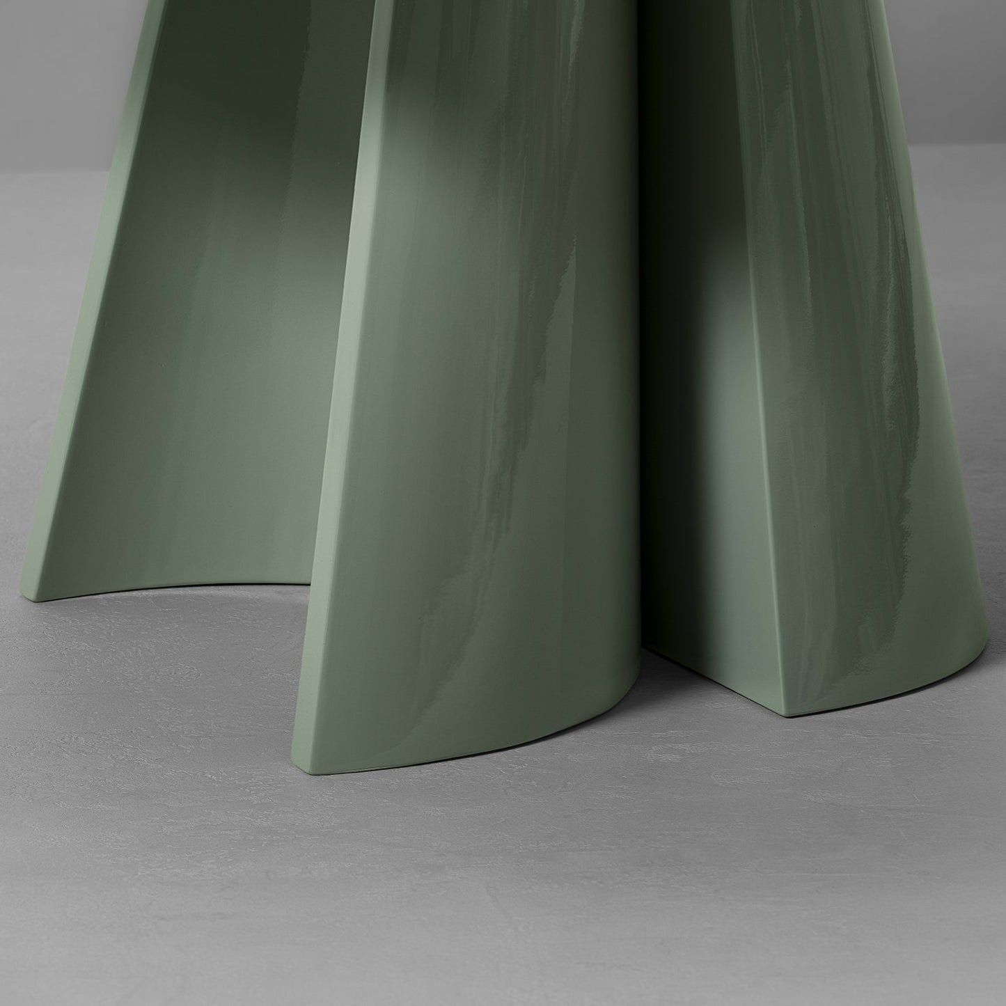 VAN ROSSUM | GOT ROUND DINING TABLE | $38,320.00 - $42,318.00