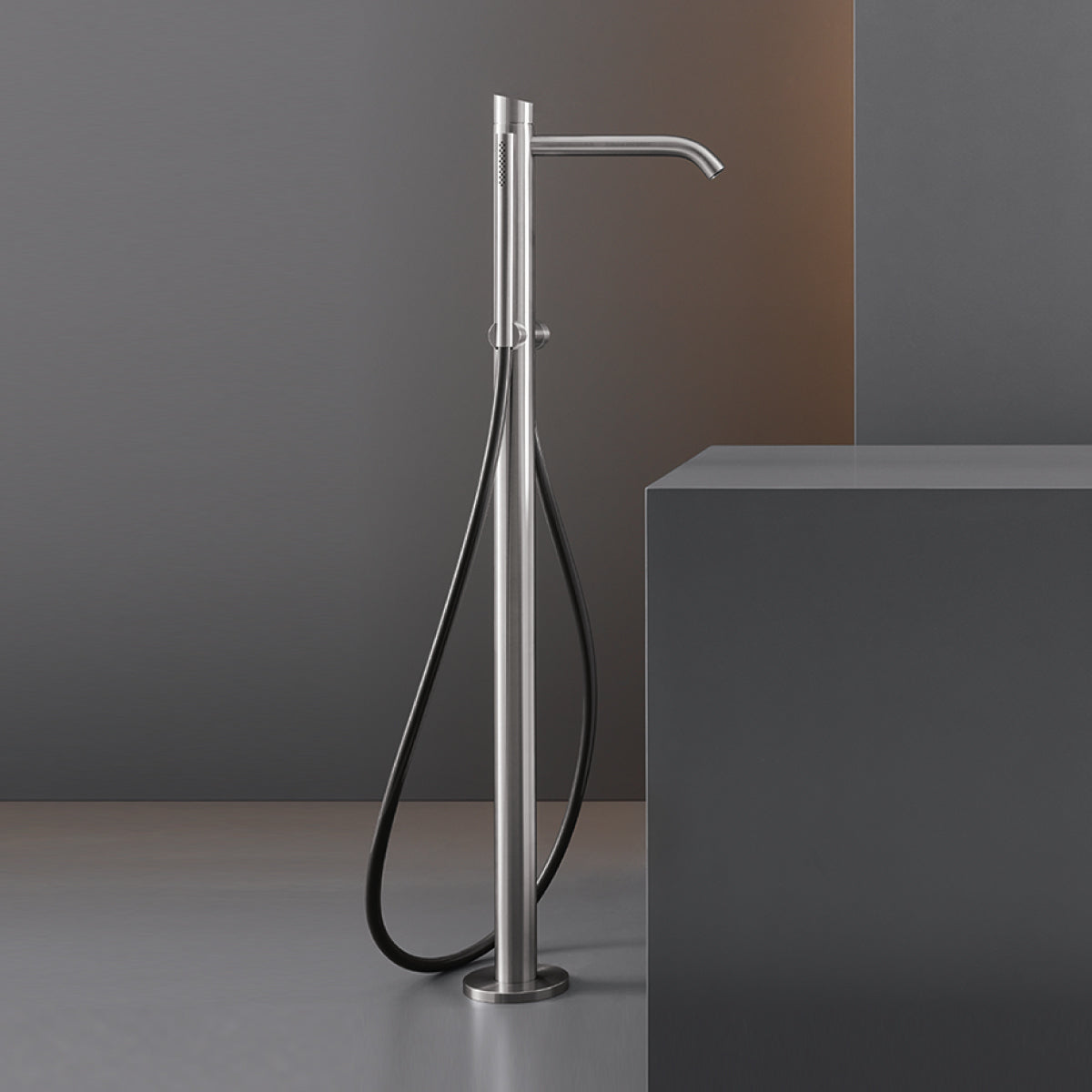 ZIQ51 | FREE-STANDING MIXER FOR BATHTUB | $2,597.00 - $7,532.00