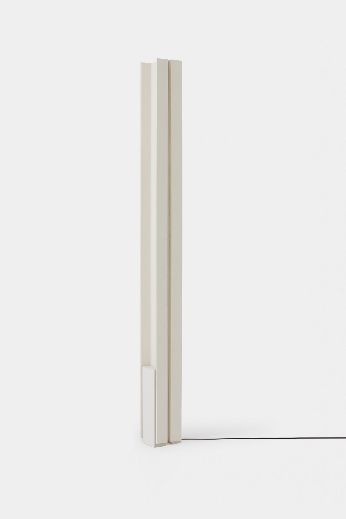 Structure Pilar & Viga 520.61 floor lamp by TOOY