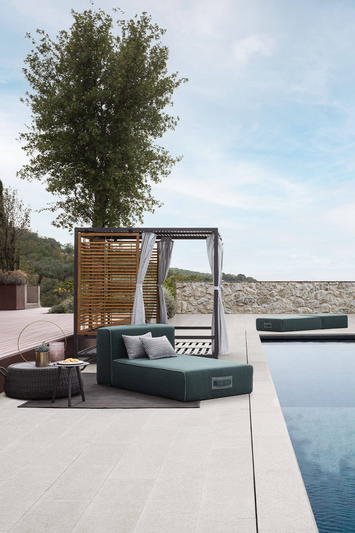 Atmosphera Alcova Daybed - studio shot