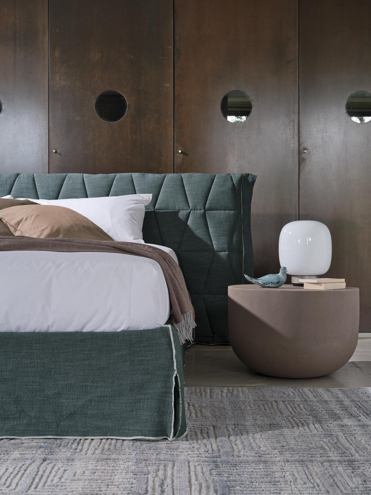 Legier 557.32E26 table lamp detail