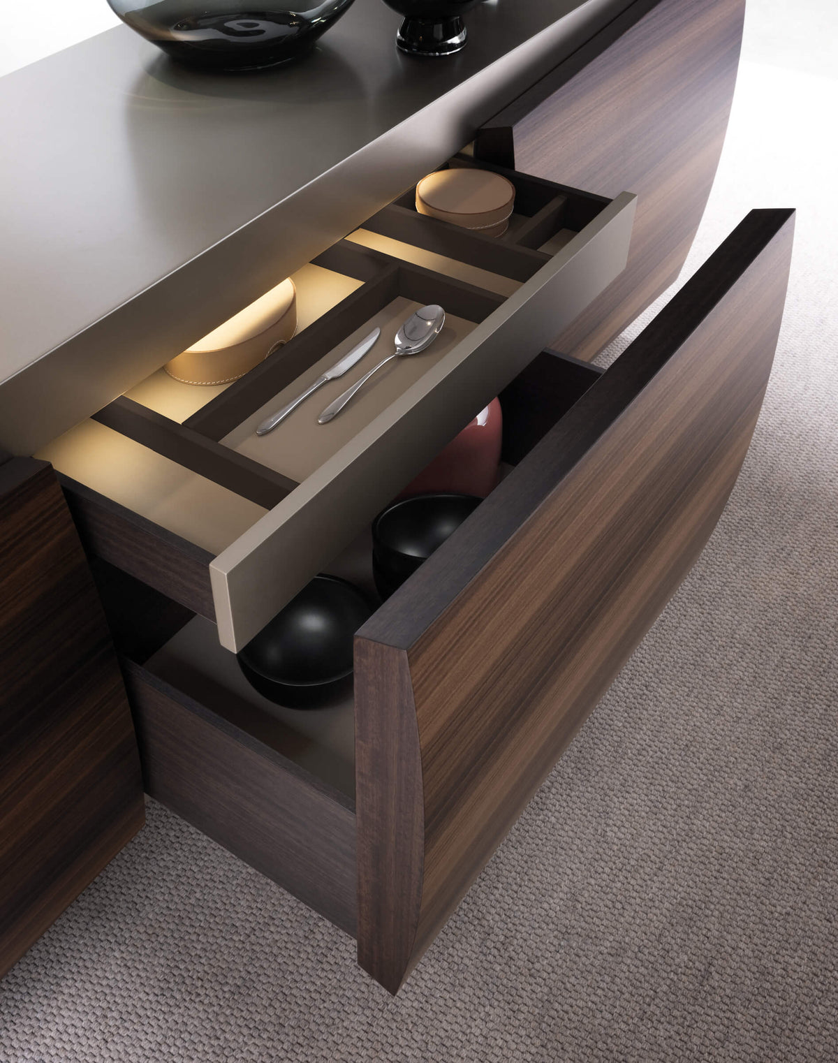 VELE SIDEBOARD