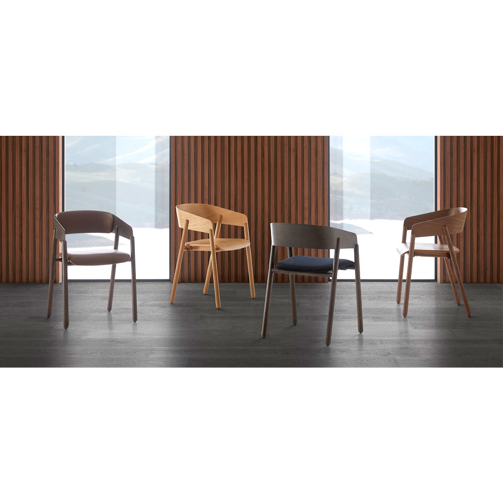 Mava Wood Lounge Chair by Punt, detail view