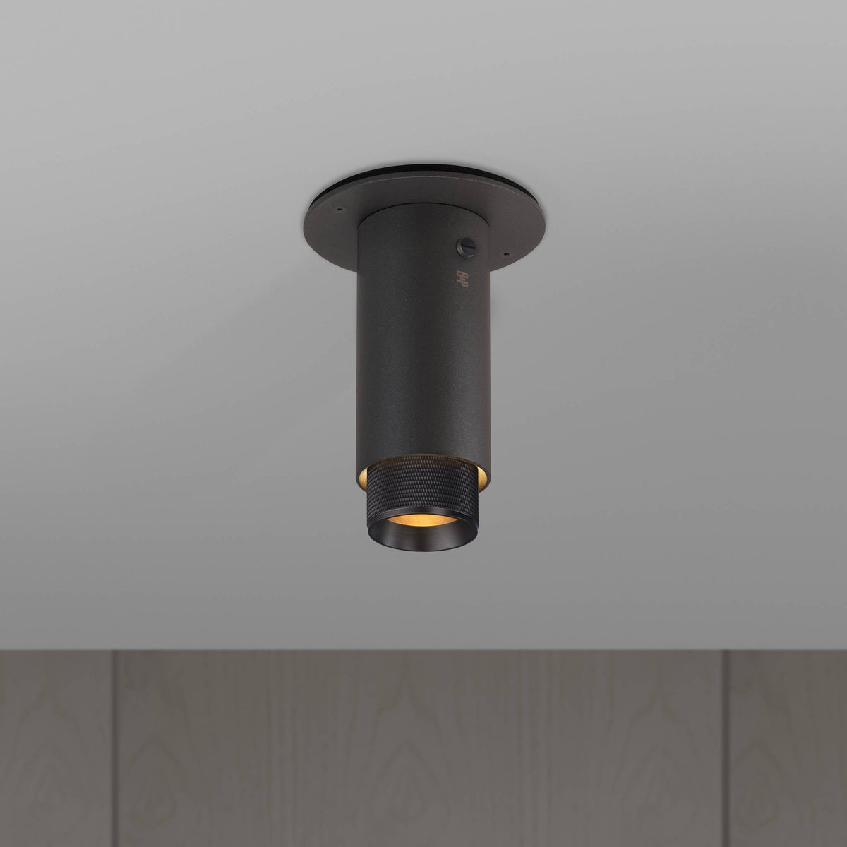 Exhaust Surface Cross Graphite Smoked Bronze