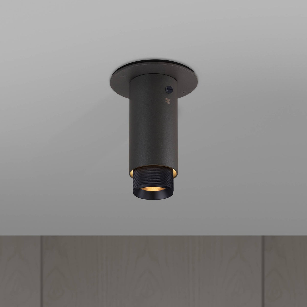 Exhaust Surface Cross Graphite Black