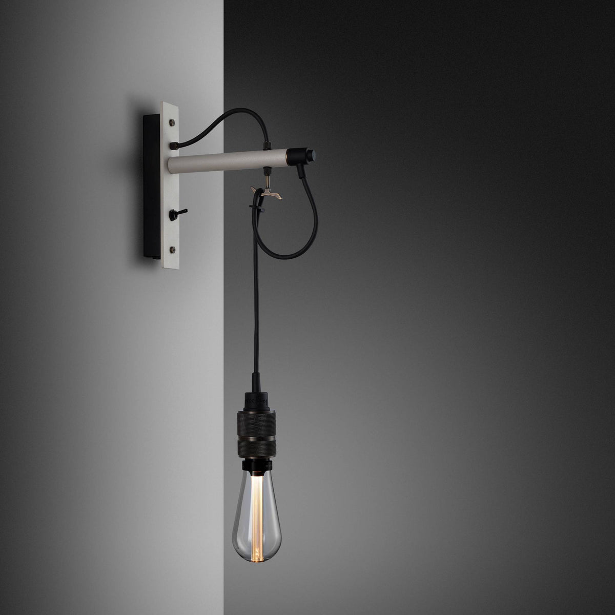 HOOKED WALL NUDE STONE - SMOKED BRONZE
