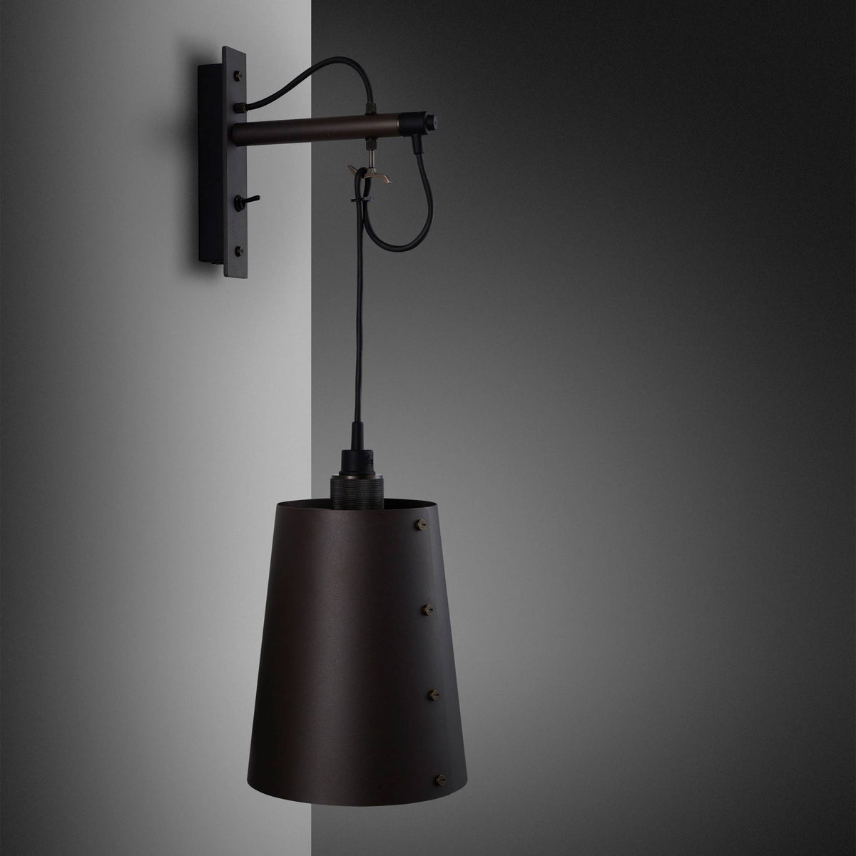 HOOKED WALL LARGE GRAPHITE - SMOKED BRONZE