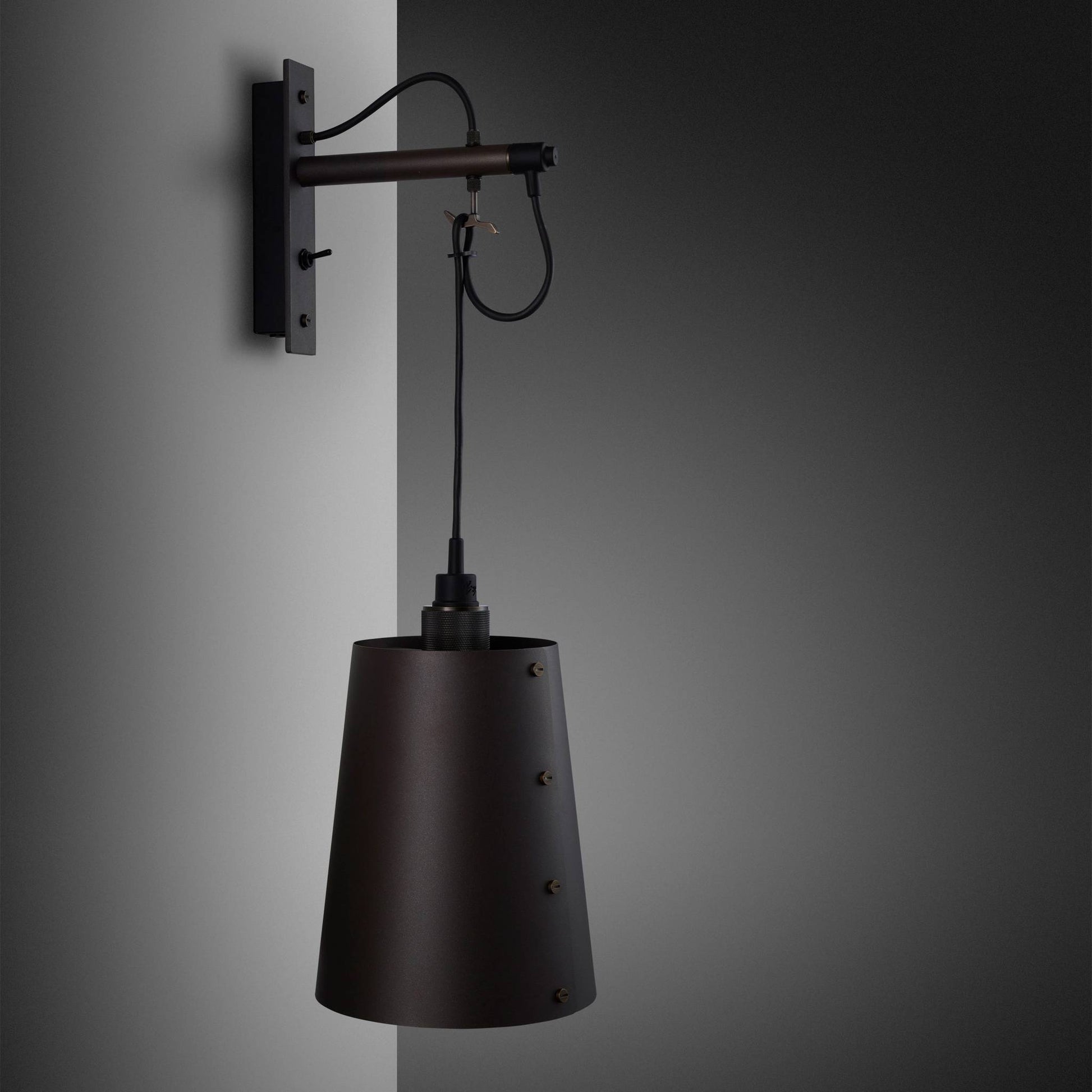 HOOKED WALL LARGE GRAPHITE - SMOKED BRONZE