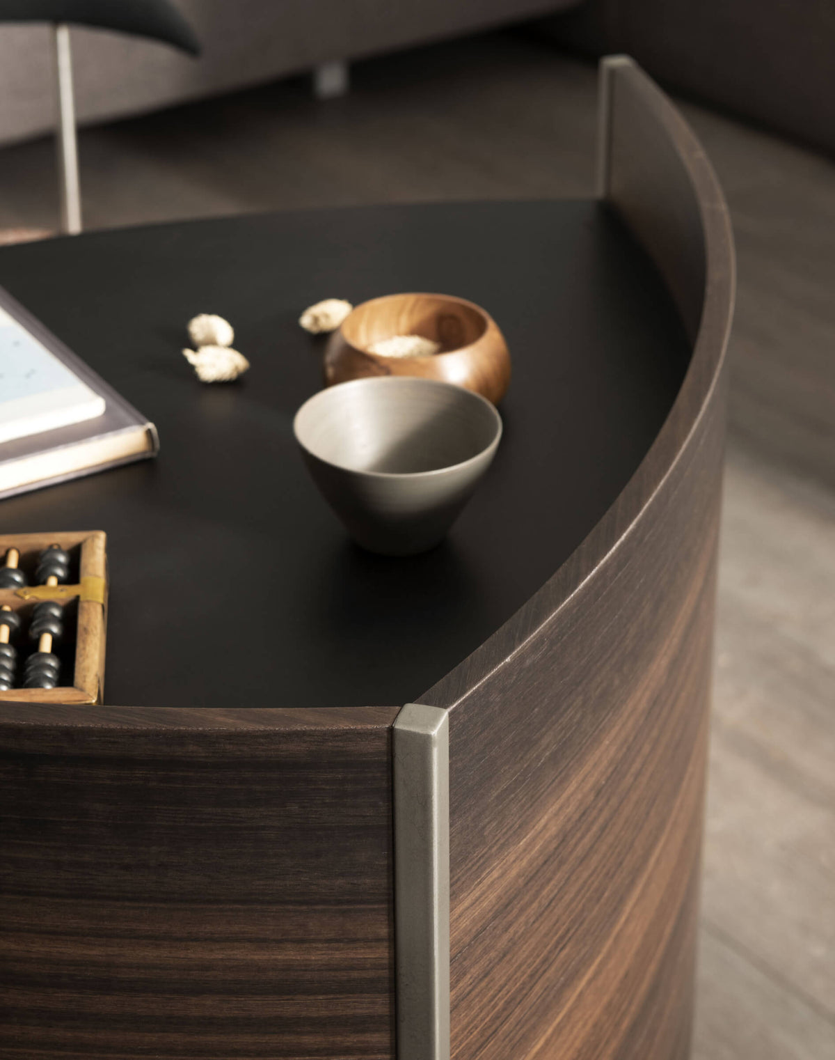 BLOOM DESK