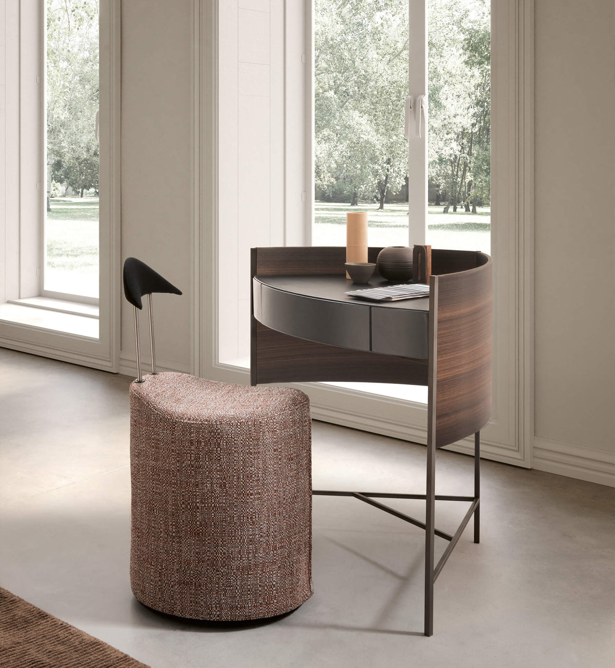 BLOOM DESK