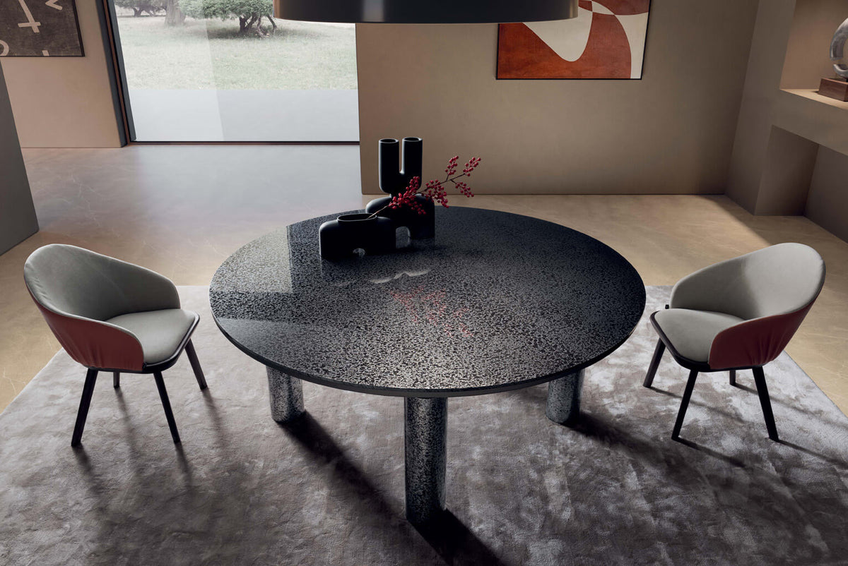 KOLOSSO DINING TABLE