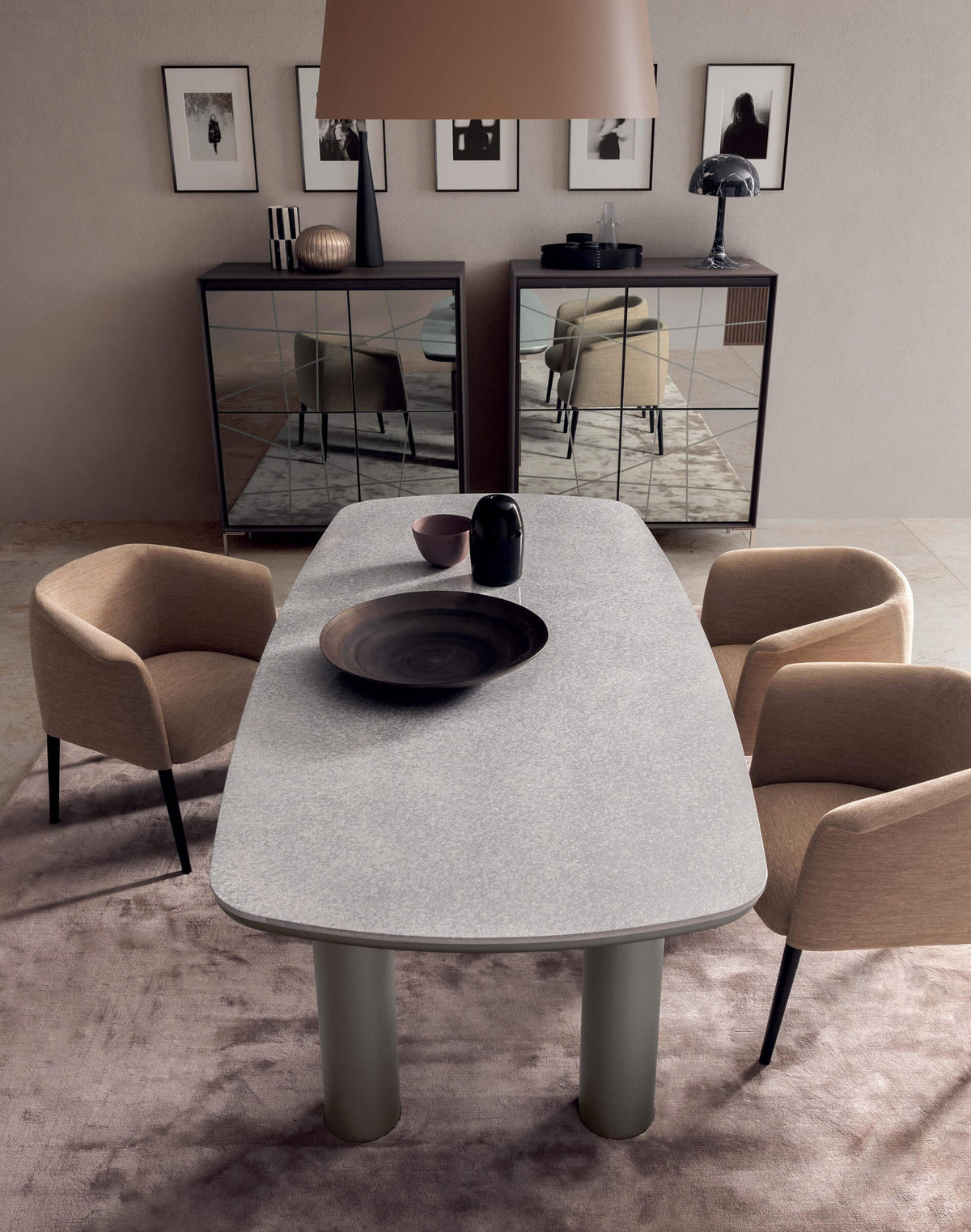 KOLOSSO DINING TABLE