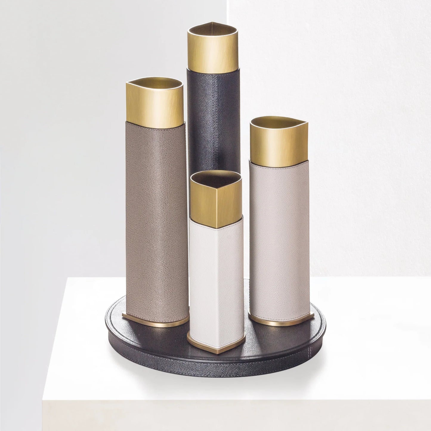 GIOBAGNARA | DROP ROUND STAND | $340.00